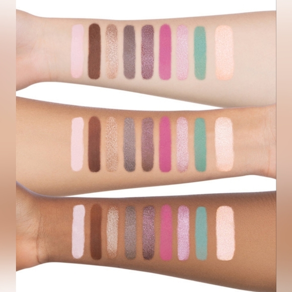 Too Faced Christmas Around the World Limited Edition Collection - Picture 8 of 8